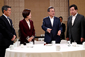 1008 Moon cabinet meeting 115.jpg