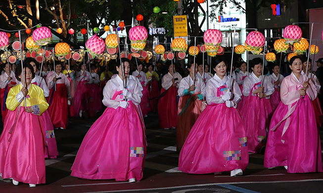 Lotus_Lantern_Festival_2019_article_th.jpg