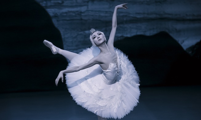 Swanlake_653.jpg