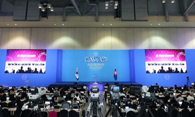 crop_ASEAN_KOREA_Summit_Media_Center_article_20191126_02.jpg