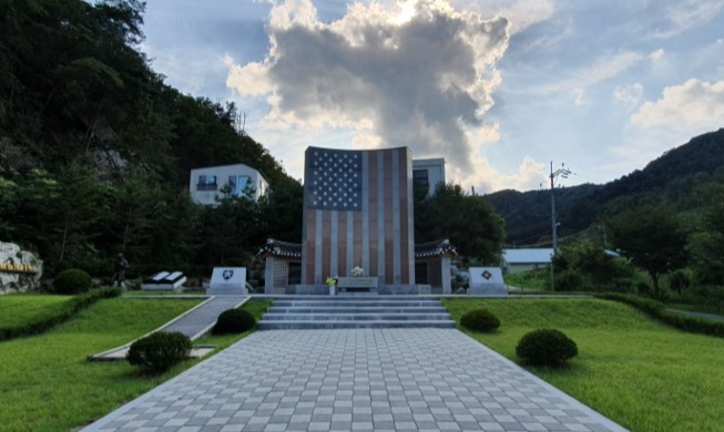 crop_Memorial Monument_Utah.jpg