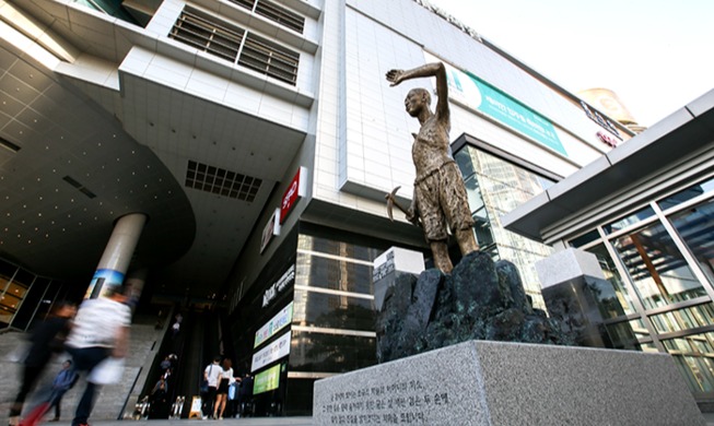 crop_bronze statue_170913_article_02.jpg