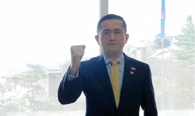 crop_Singaporean_ambassador_Relay_L.png