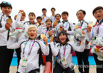 2018년 8월 25일, 26일 - 2018 아시안게임 카누 용선 500미터 결선에 오른 남북 단일팀이 금메달 획득