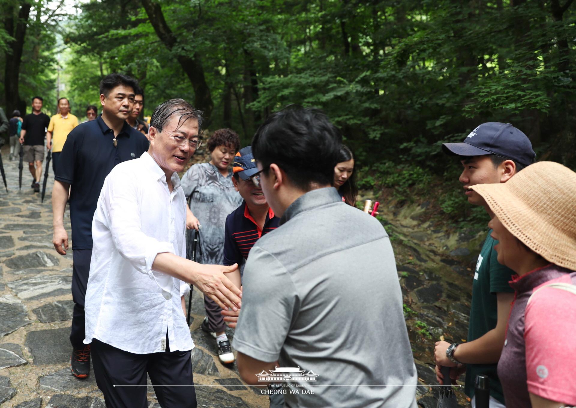 오대산 산행, 시민과의 셀카