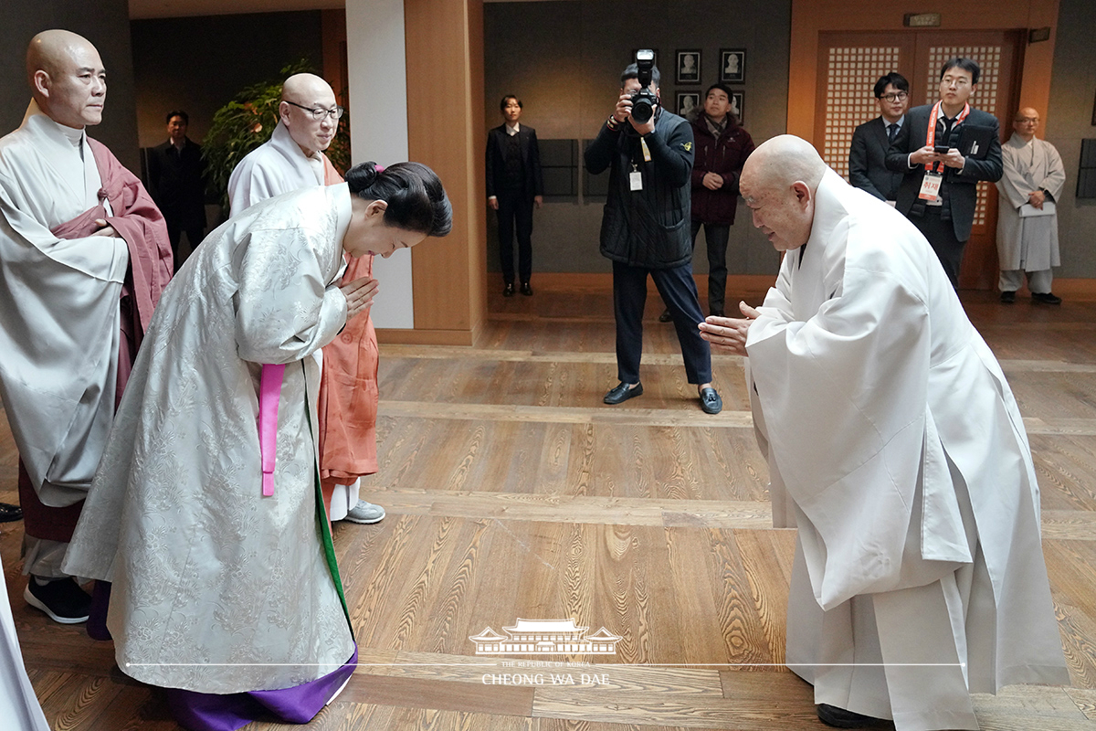 김정숙 여사, 한국불교지도자 신년하례법회	