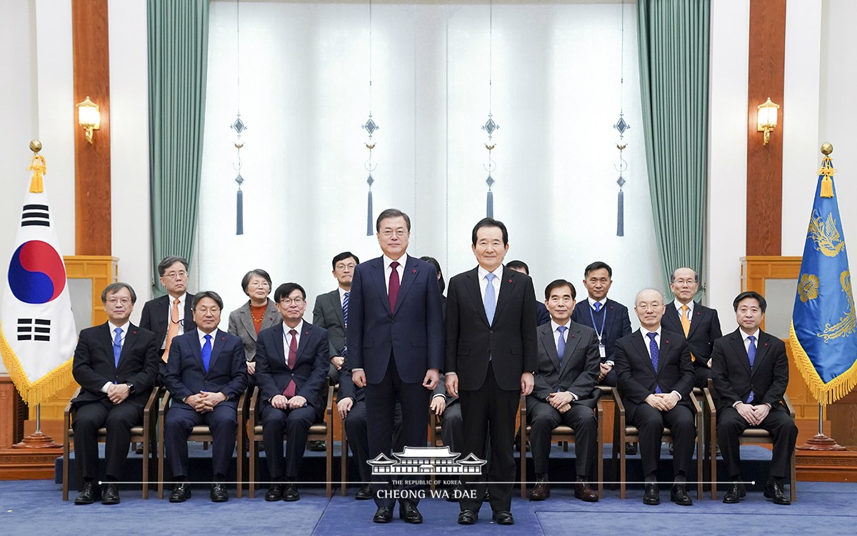 신임 국무총리 임명장 수여식 및 환담	