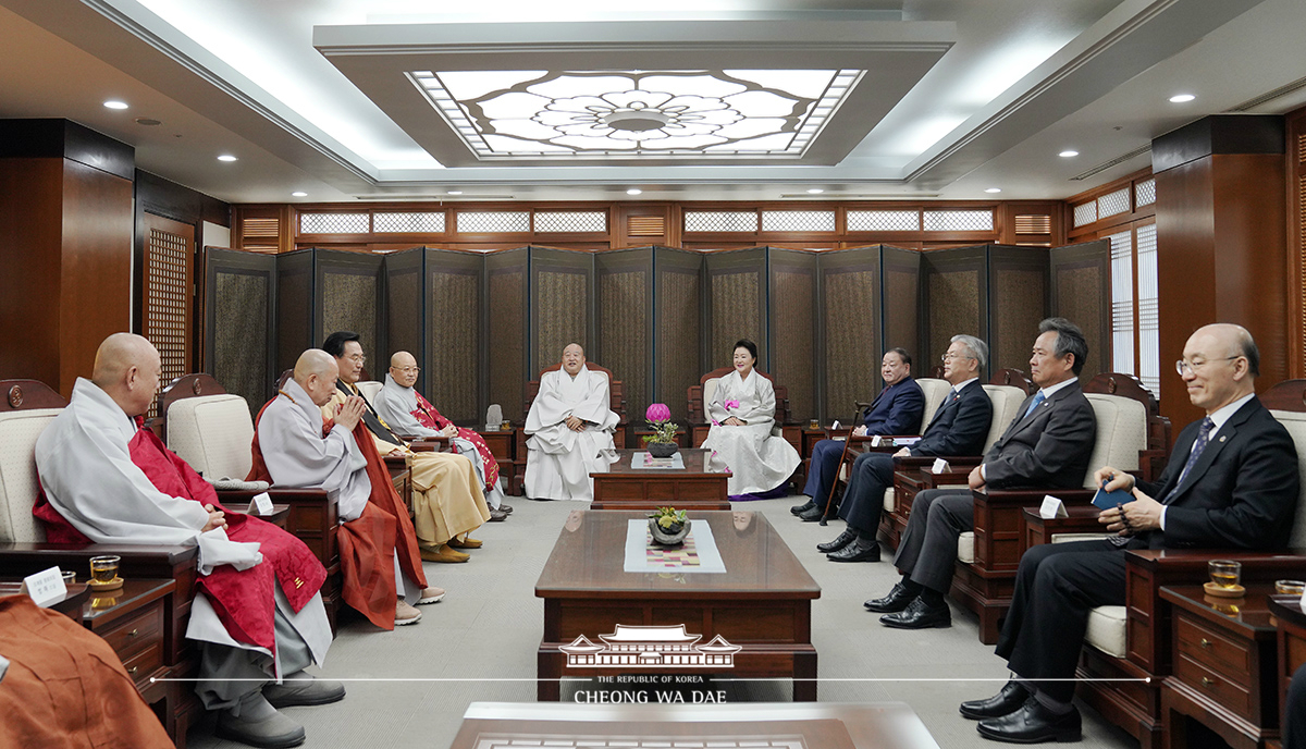 김정숙 여사, 한국불교지도자 신년하례법회	