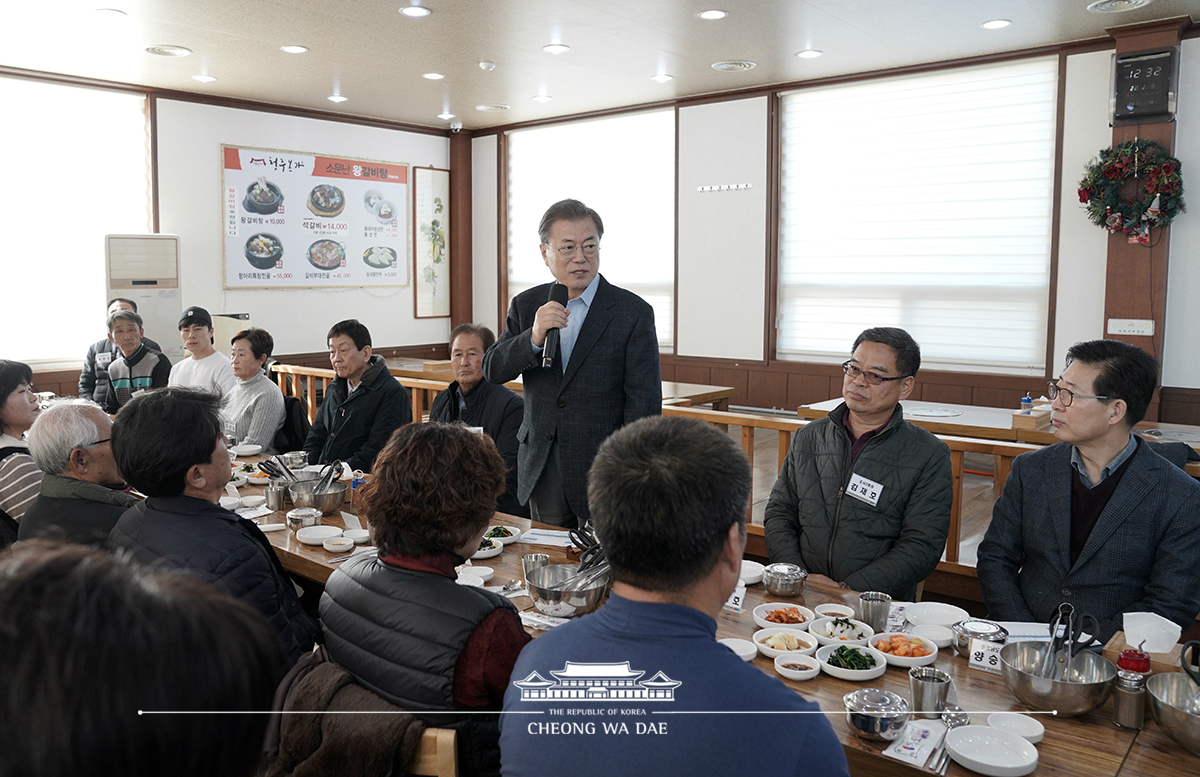 충남 아산 임시생활시설 방문 및 주민 오찬간담회, 전통시장 방문	