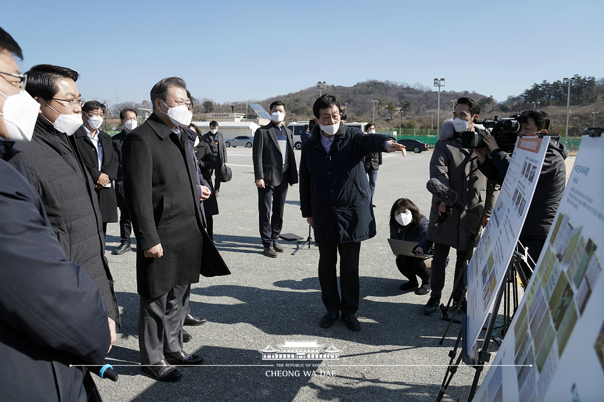 충남 아산 임시생활시설 방문 및 주민 오찬간담회, 전통시장 방문	