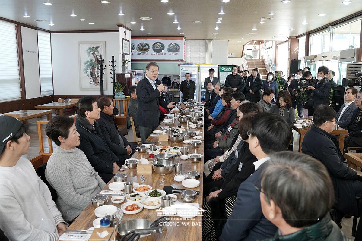 충남 아산 임시생활시설 방문 및 주민 오찬간담회, 전통시장 방문	