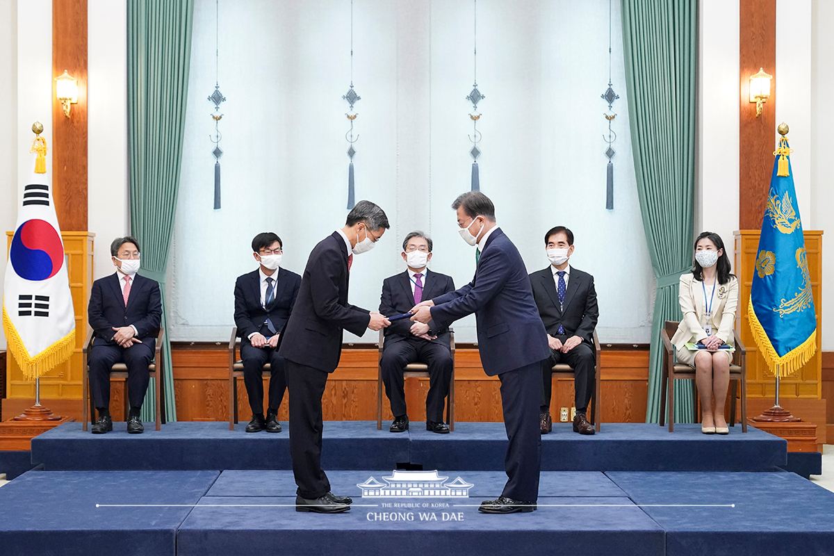 정부위원회 위원장 등 위촉장 수여식