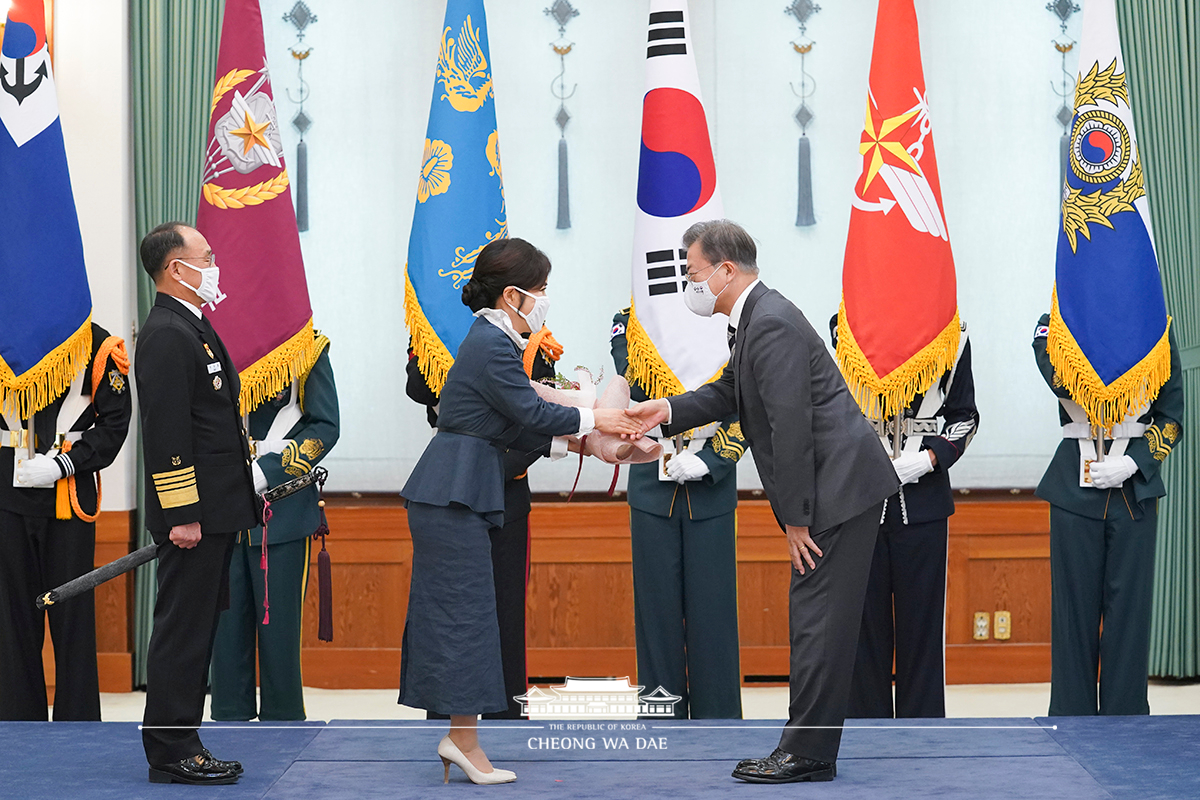 해군참모총장 진급 및 보직 신고