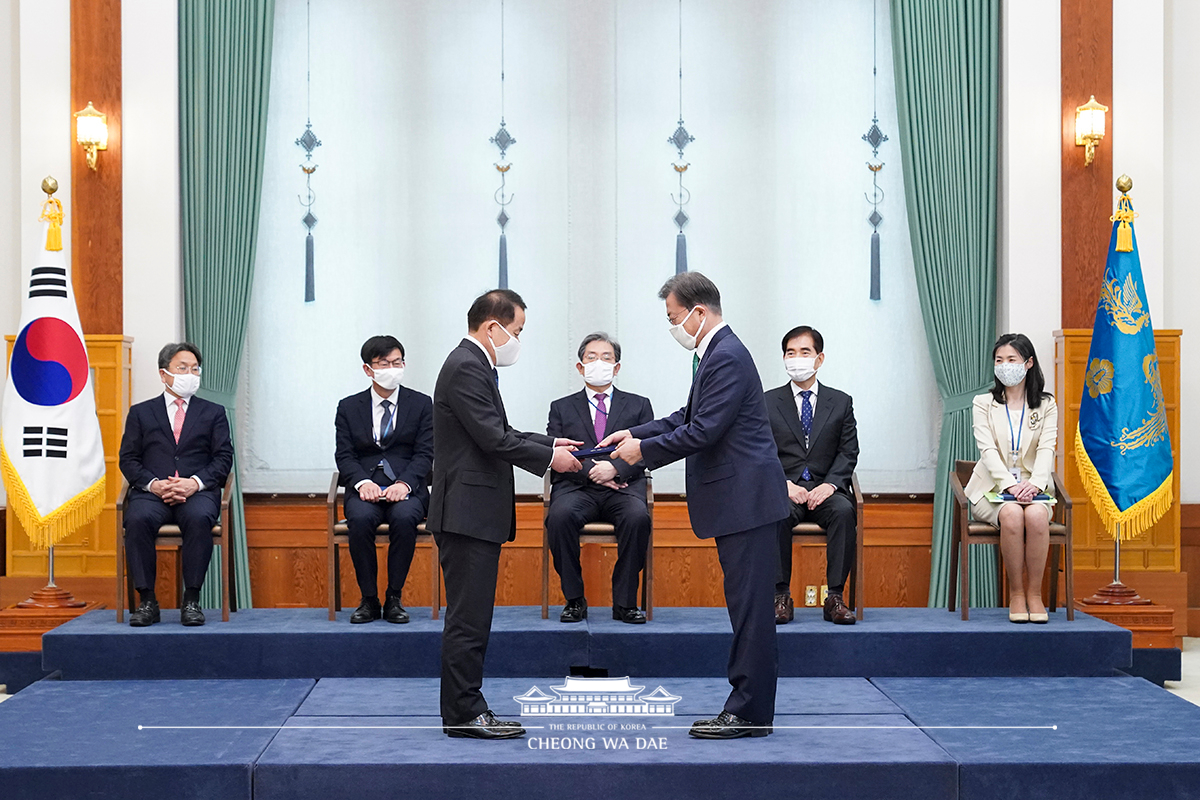 정부위원회 위원장 등 위촉장 수여식