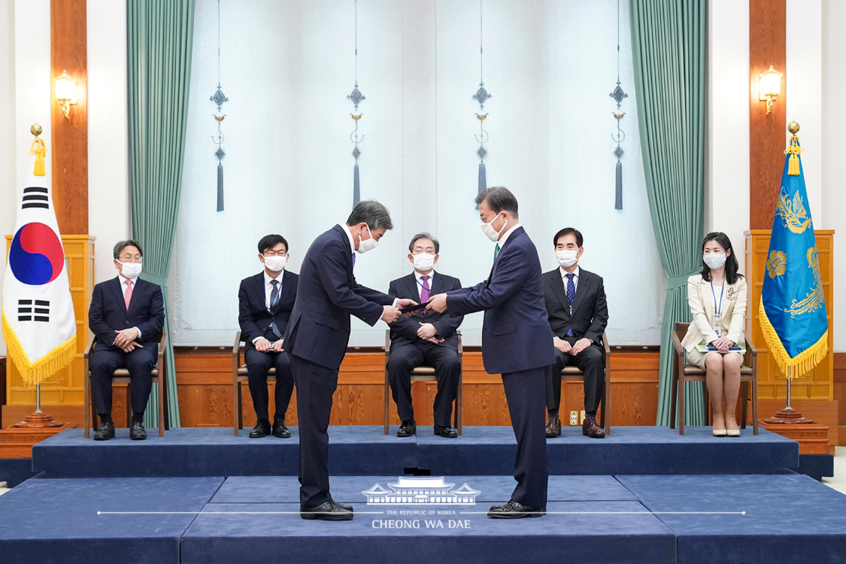 정부위원회 위원장 등 위촉장 수여식