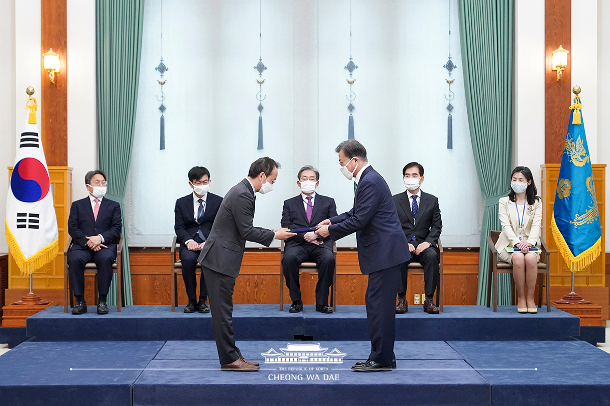 정부위원회 위원장 등 위촉장 수여식