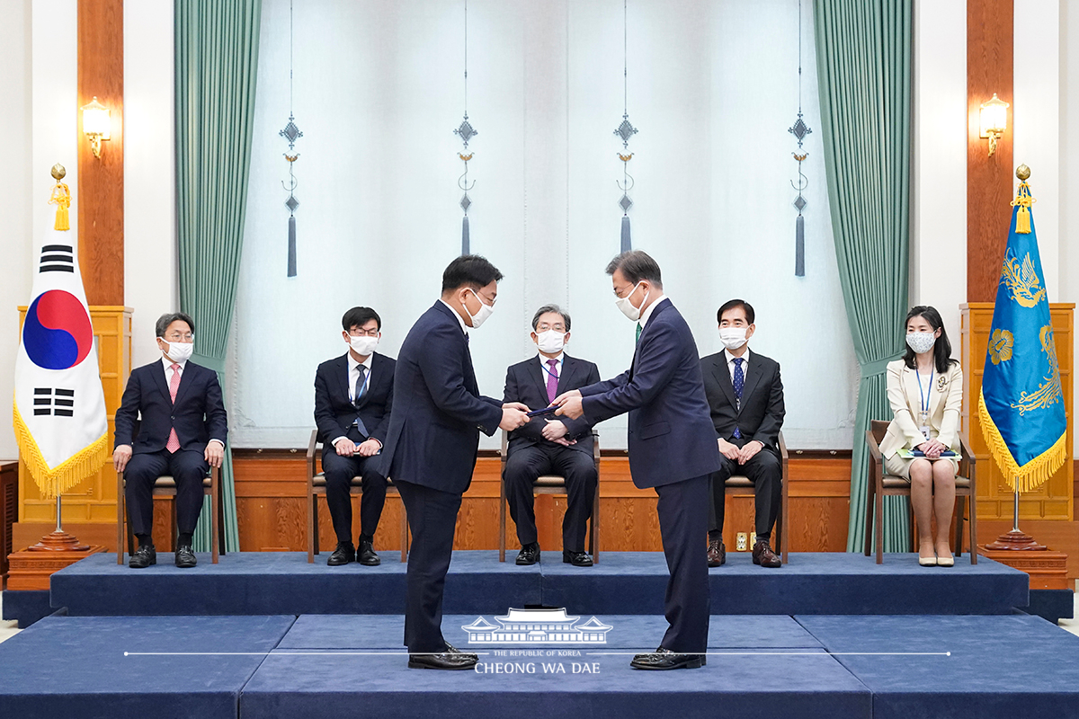 정부위원회 위원장 등 위촉장 수여식