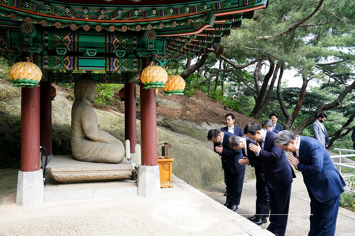 양당 원내대표 오찬 후 산책