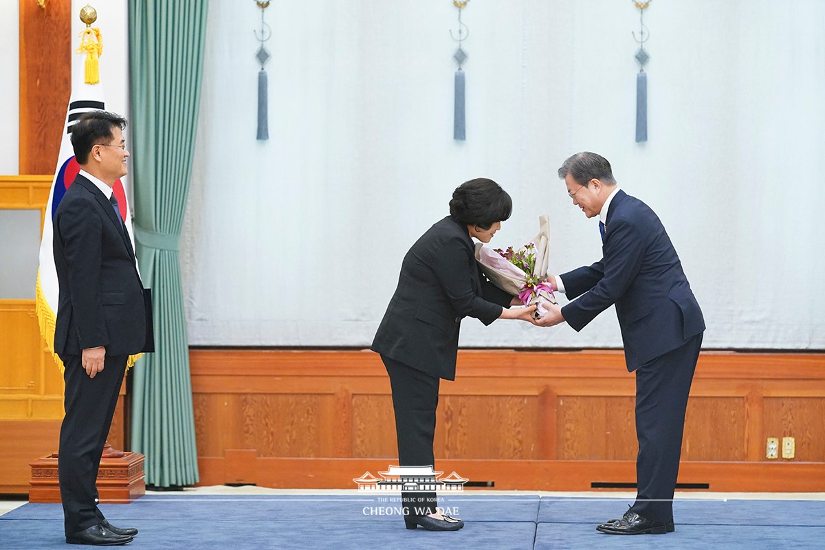 신임 개인정보보호위원장 임명장 수여식