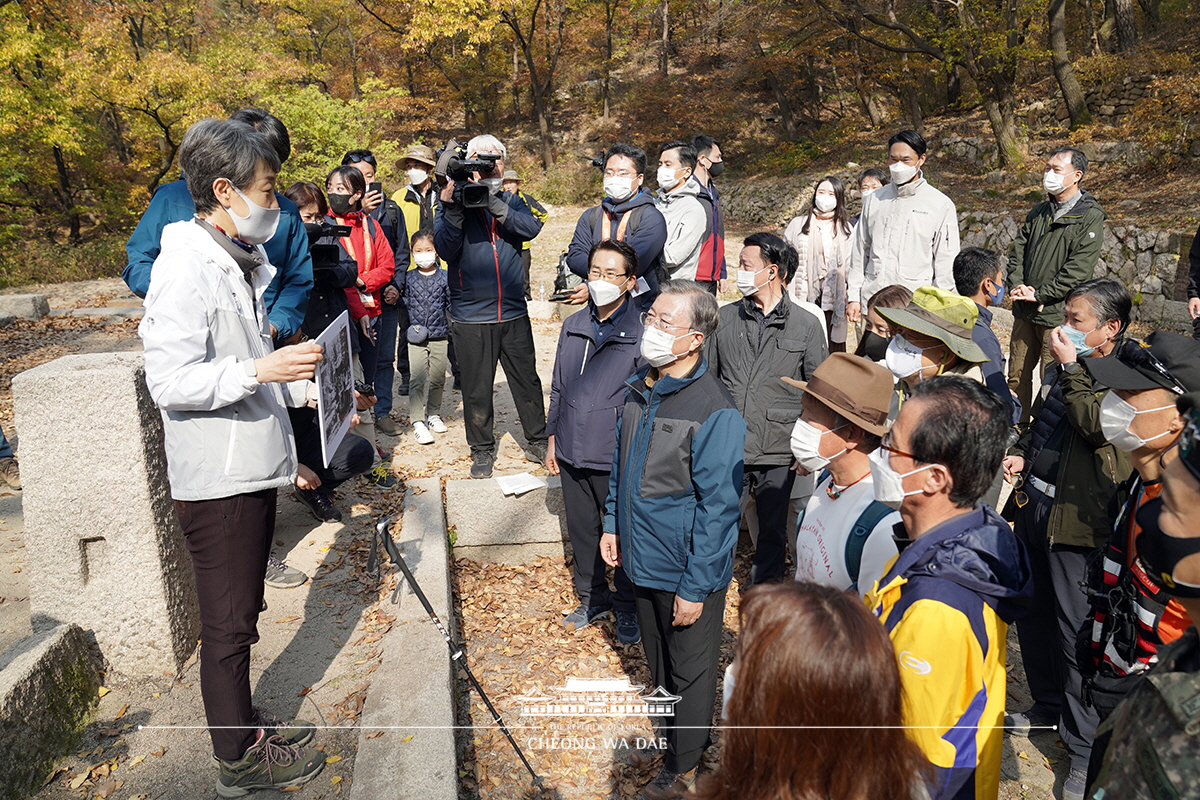 북악산 성곽 북측면 개방 산행