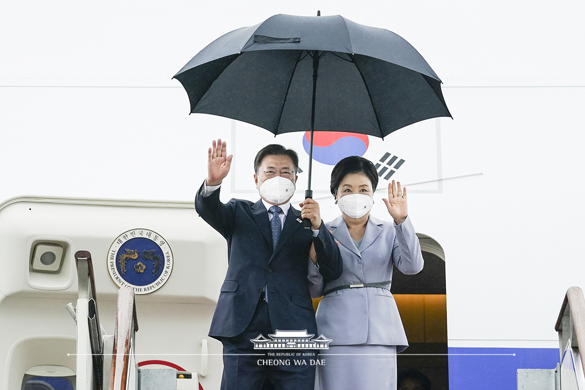 서울 공항 도착 행사