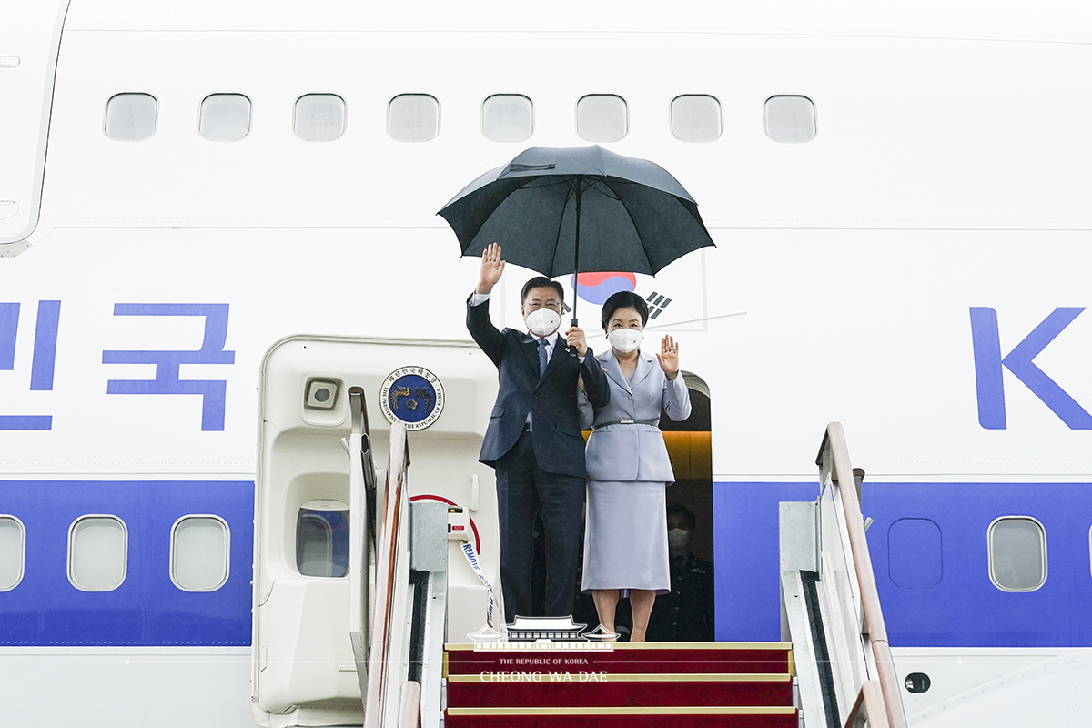 서울 공항 도착 행사