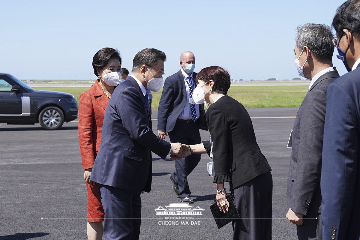 영국 공항 출발 행사