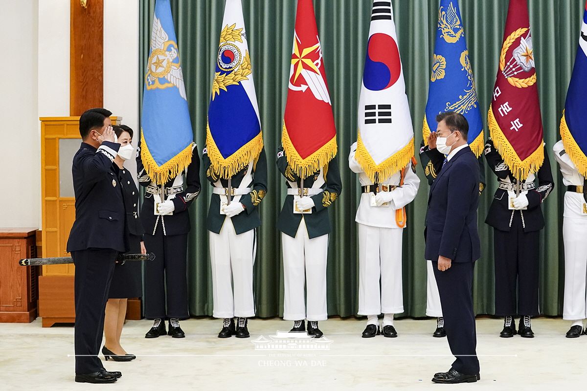 공군참모총장 진급 및 보직 신고