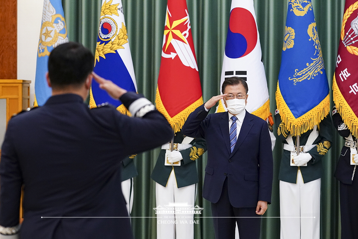 공군참모총장 진급 및 보직 신고