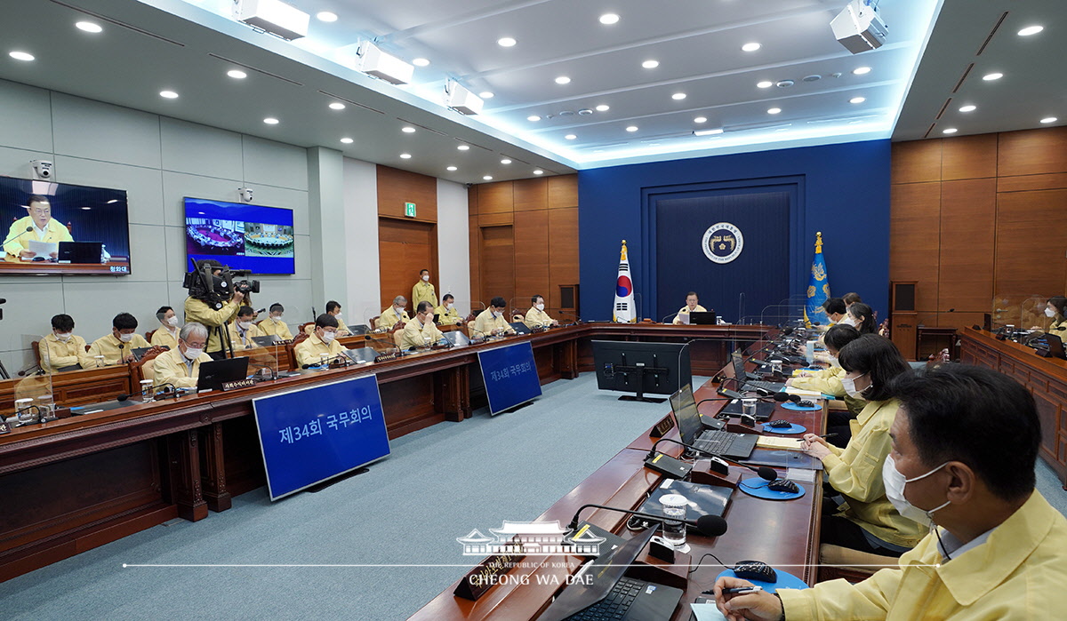 국정의 최우선 과제는 코로나 상황 진정과 일자리 회복 사진