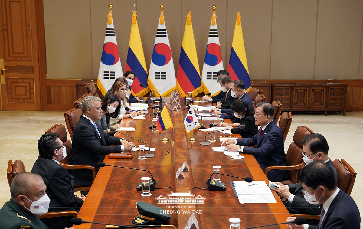 양국은 식량, 보건, 4차 산업혁명을 비롯한 새로운 도전에 맞서 양국 관계를 더욱 발전시키고 협력을 확대해 나갈 것입니다 사진