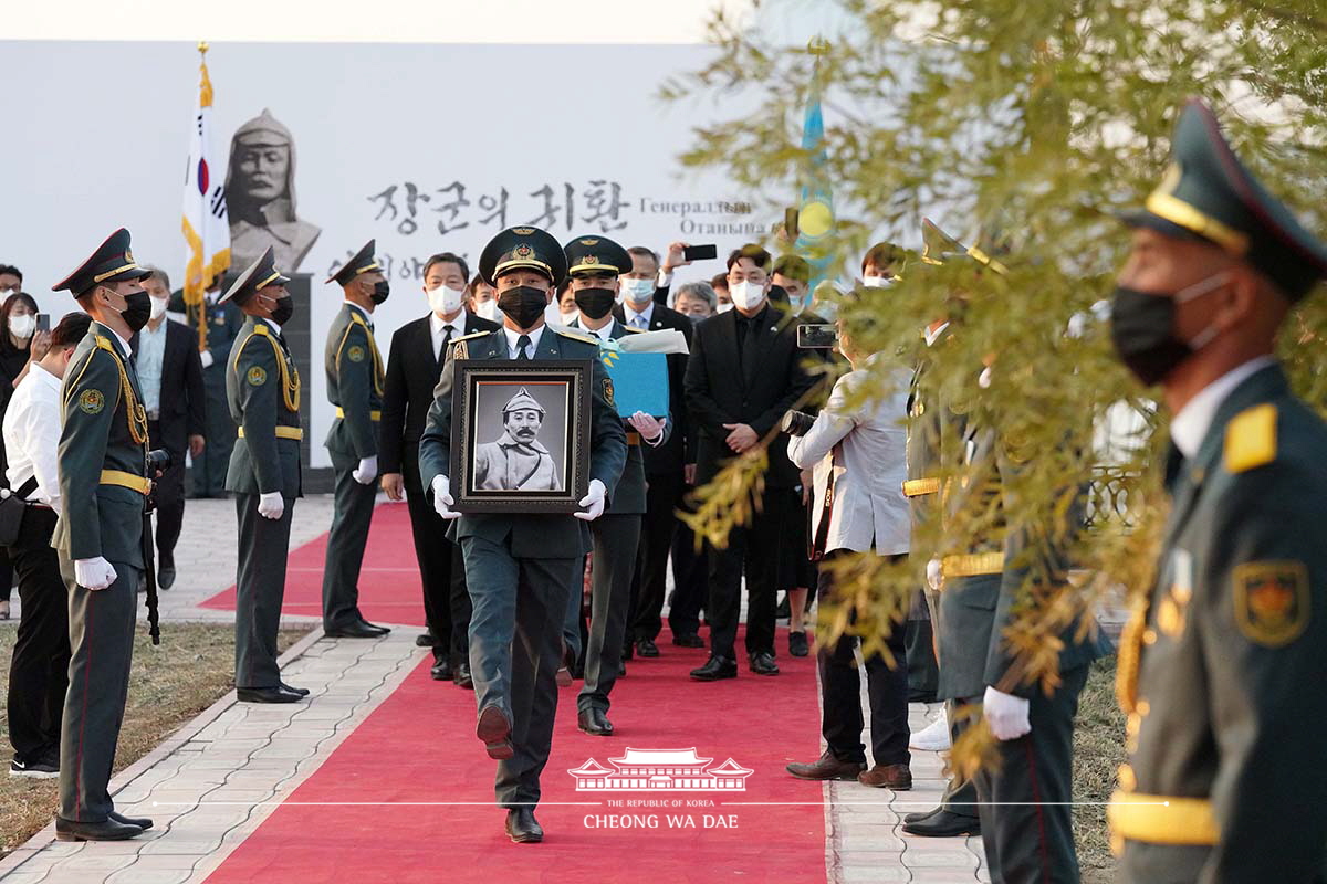 홍범도 장군 유해 운구 및 임시 안치