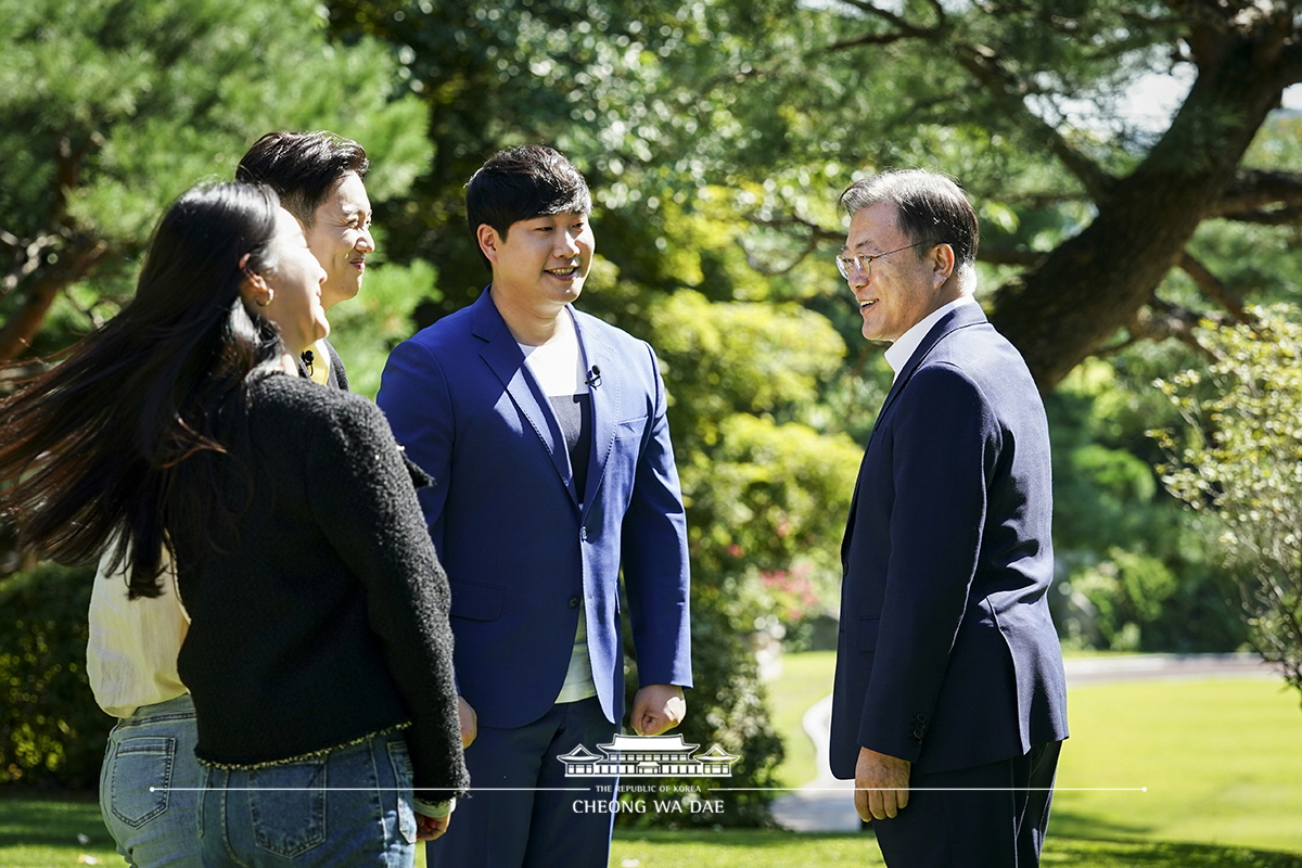 문재인 대통령, 제2회 청년의 날 특별영상 관련 임세은 부대변인 브리핑 사진