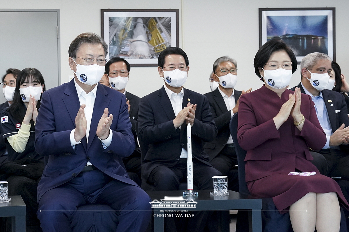 한국형발사체 누리호 발사 참관 및 연구자 격려