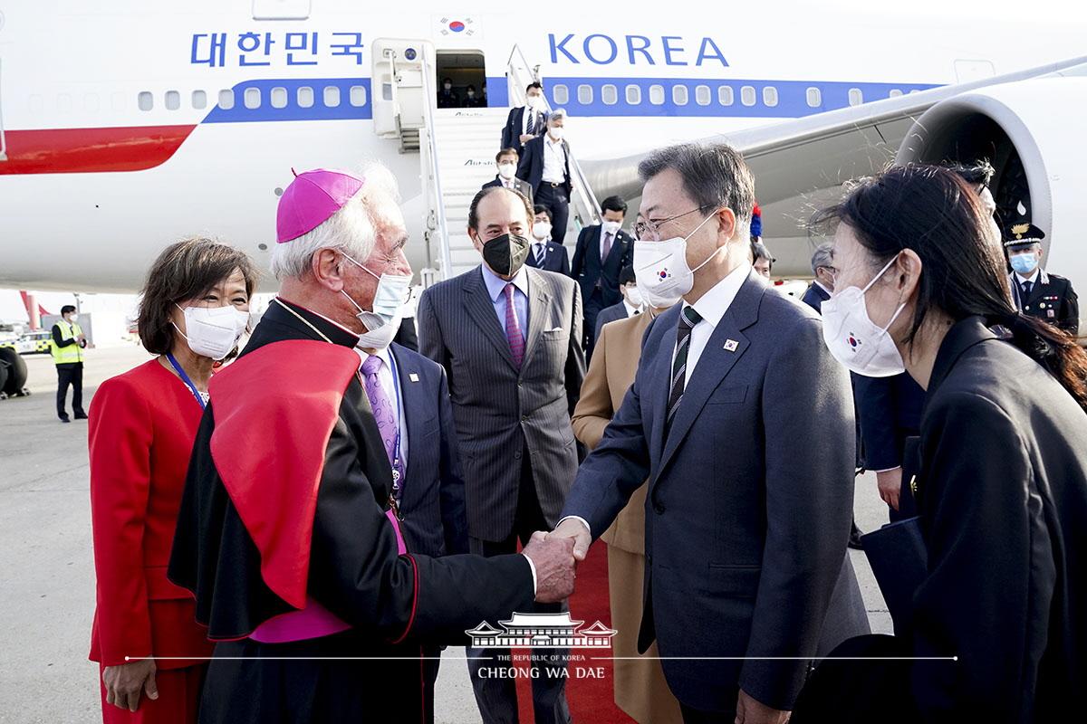 로마 공항 도착 행사