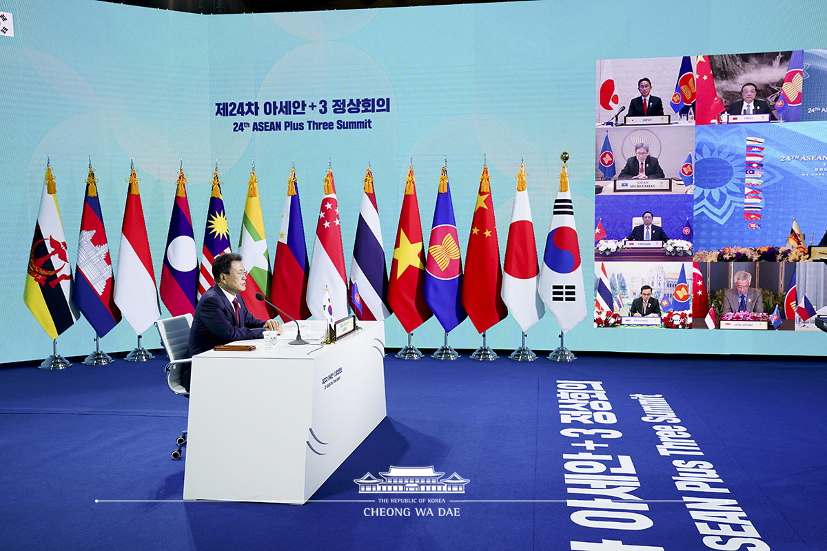 일본 기시다 총리, 중국 리커창 총리와 ‘아세안+3 정상회의’를 가졌습니다 사진