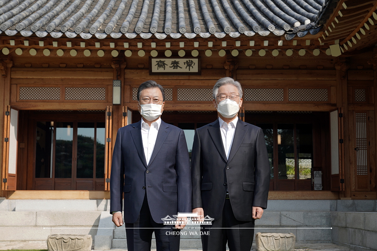 더불어민주당 제20대 대통령 후보 초청 차담 관련 이철희 정무수석 브리핑 사진