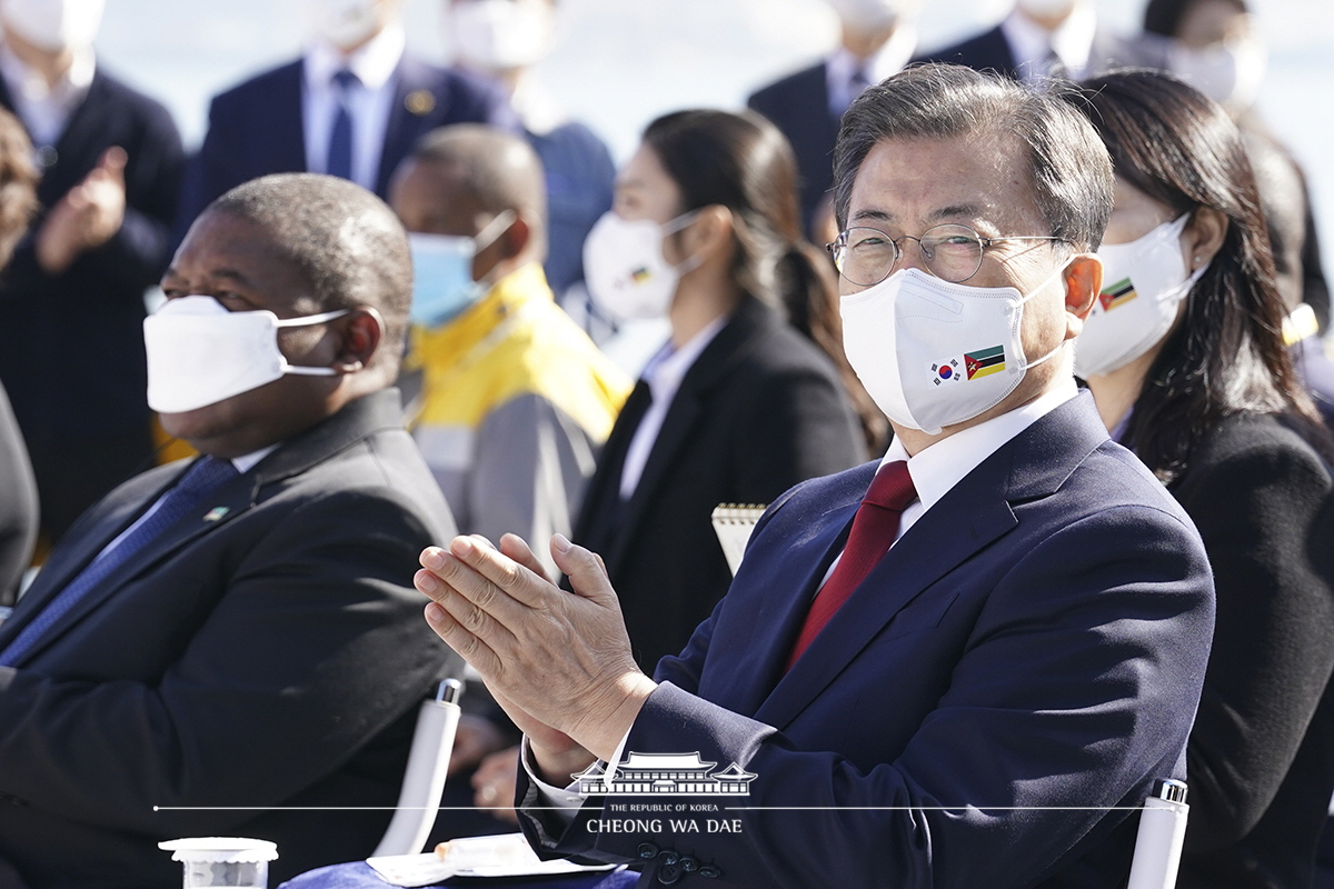 한-모잠비크 FLNG선 출항 명명식