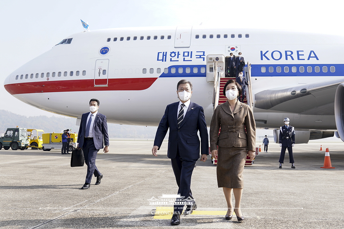 서울 공항 도착 행사