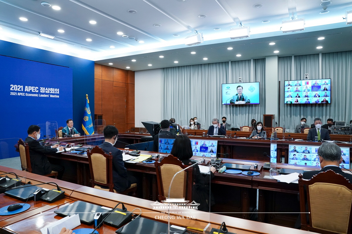 APEC 정상회의 참석해 코로나19 위기의 포용적 회복과 번영에 대해 논의했습니다 사진