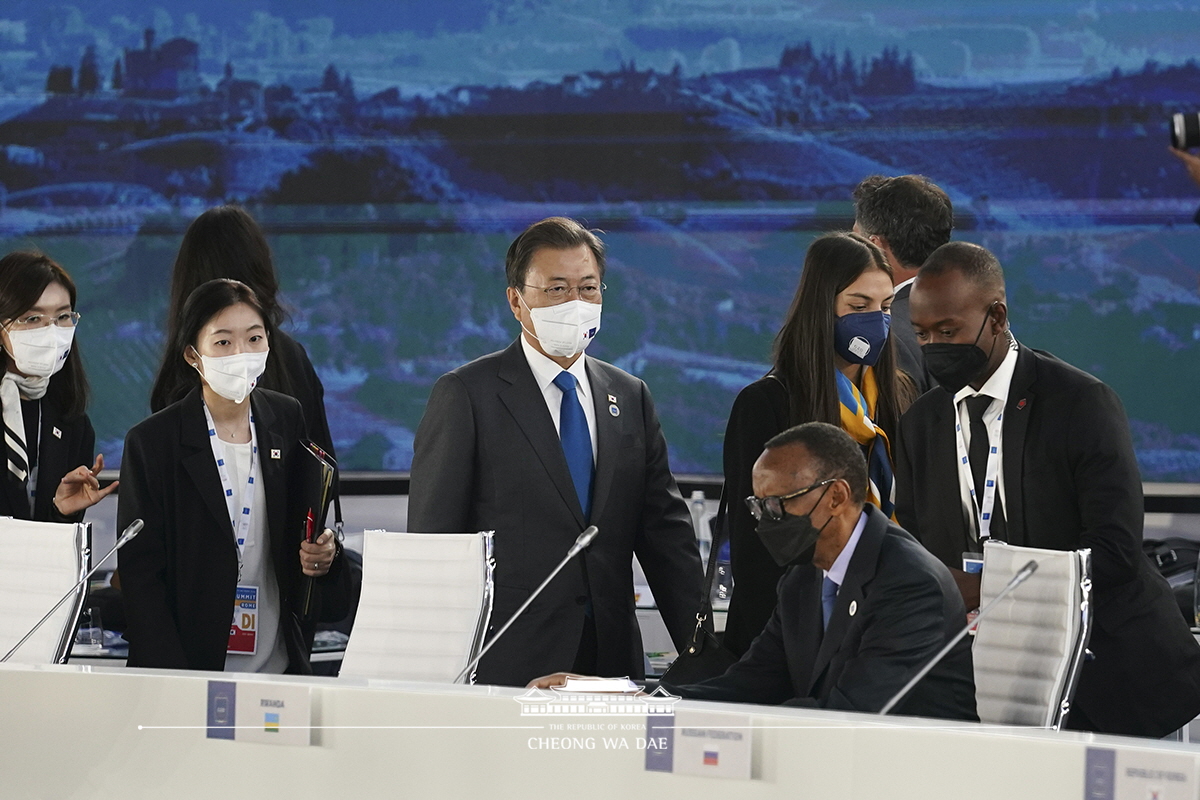 G20 정상회의에서 한국의 2030 NDC 목표달성 정책과 탄소중립 의지를 설명했습니다 사진