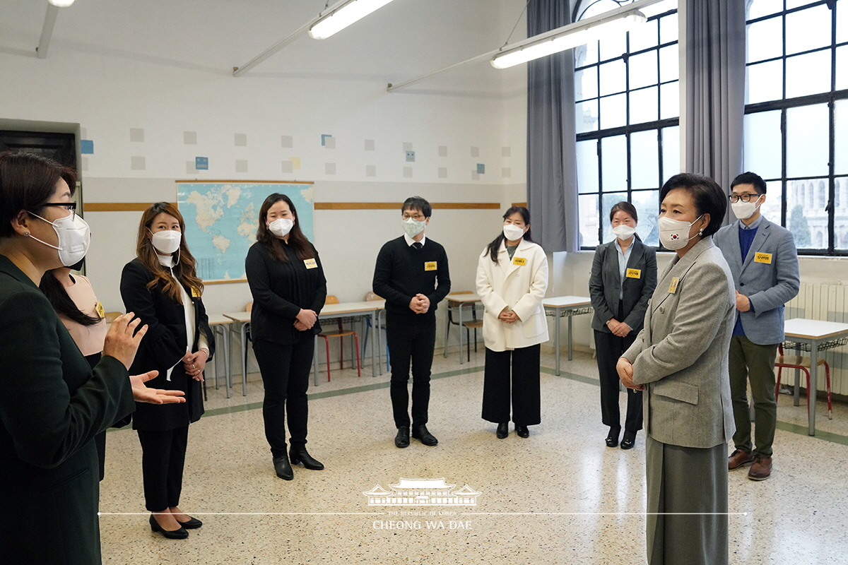 김정숙 여사, 로마 한글학교 역사․문화 수업 참관