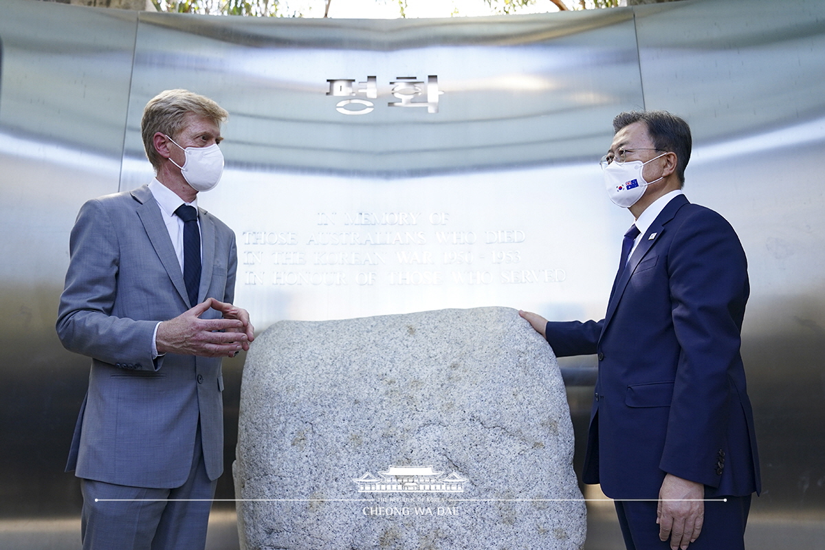 한국전 참전기념비 헌화