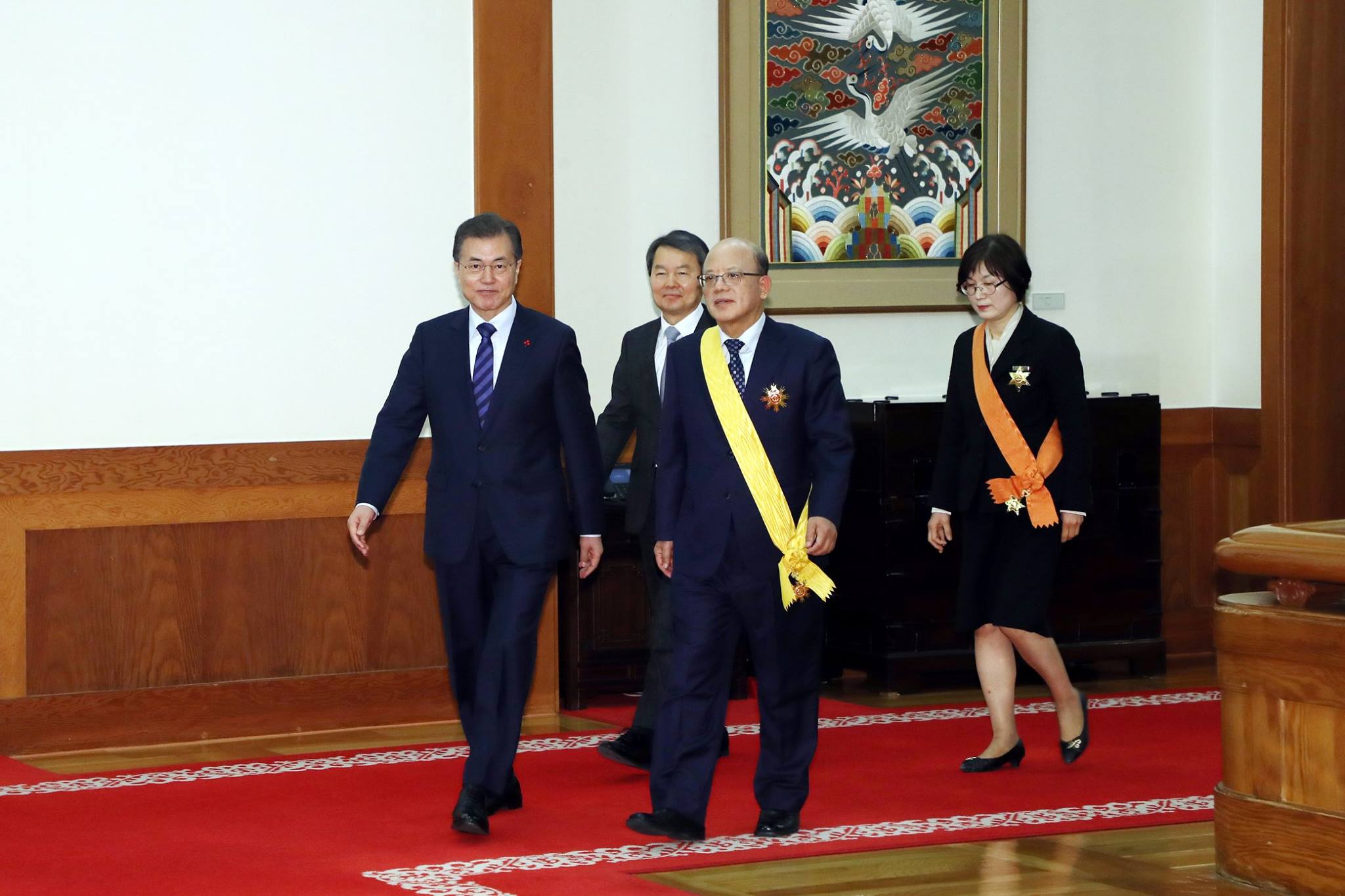 박한철 전 헌법재판소장, 이정미 전 헌법재판소 재판관 서훈 수여식