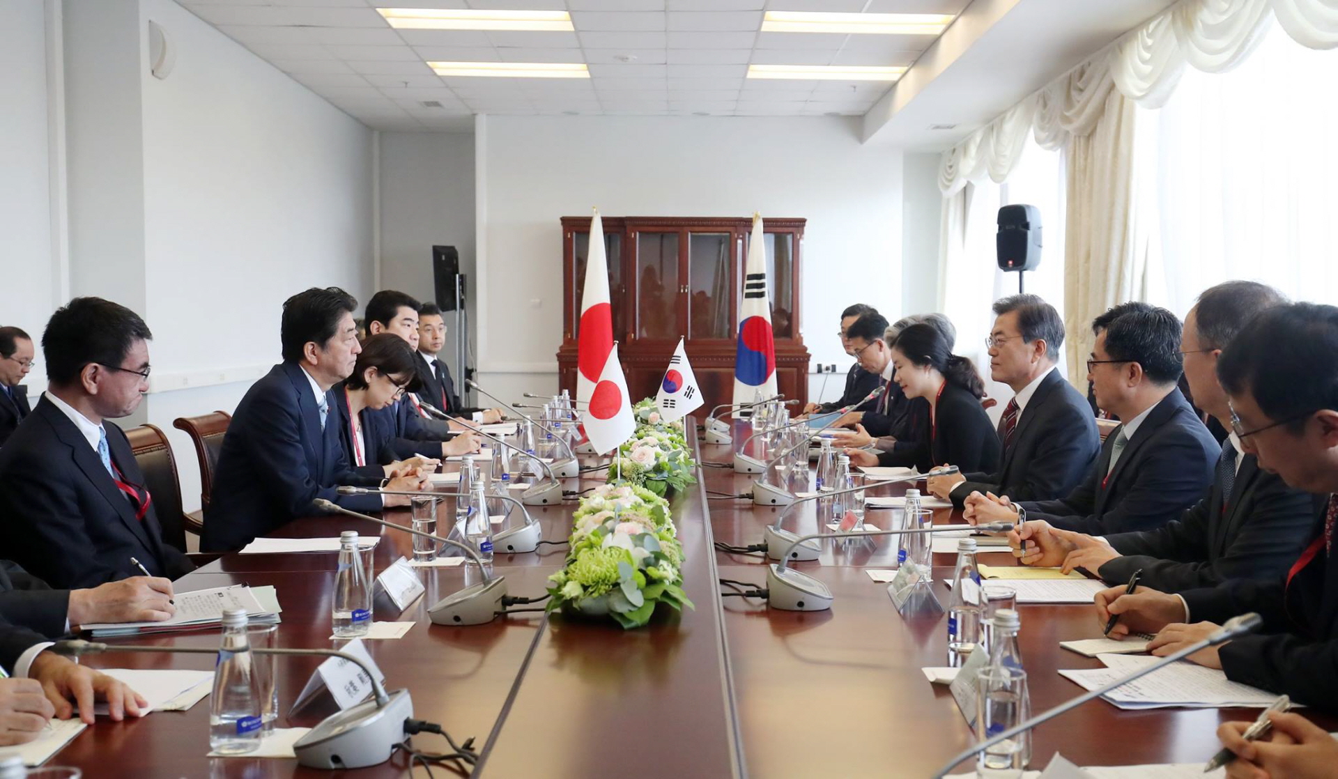 한·일 정상회담 '북한 원유공급 중단 공조 협의'