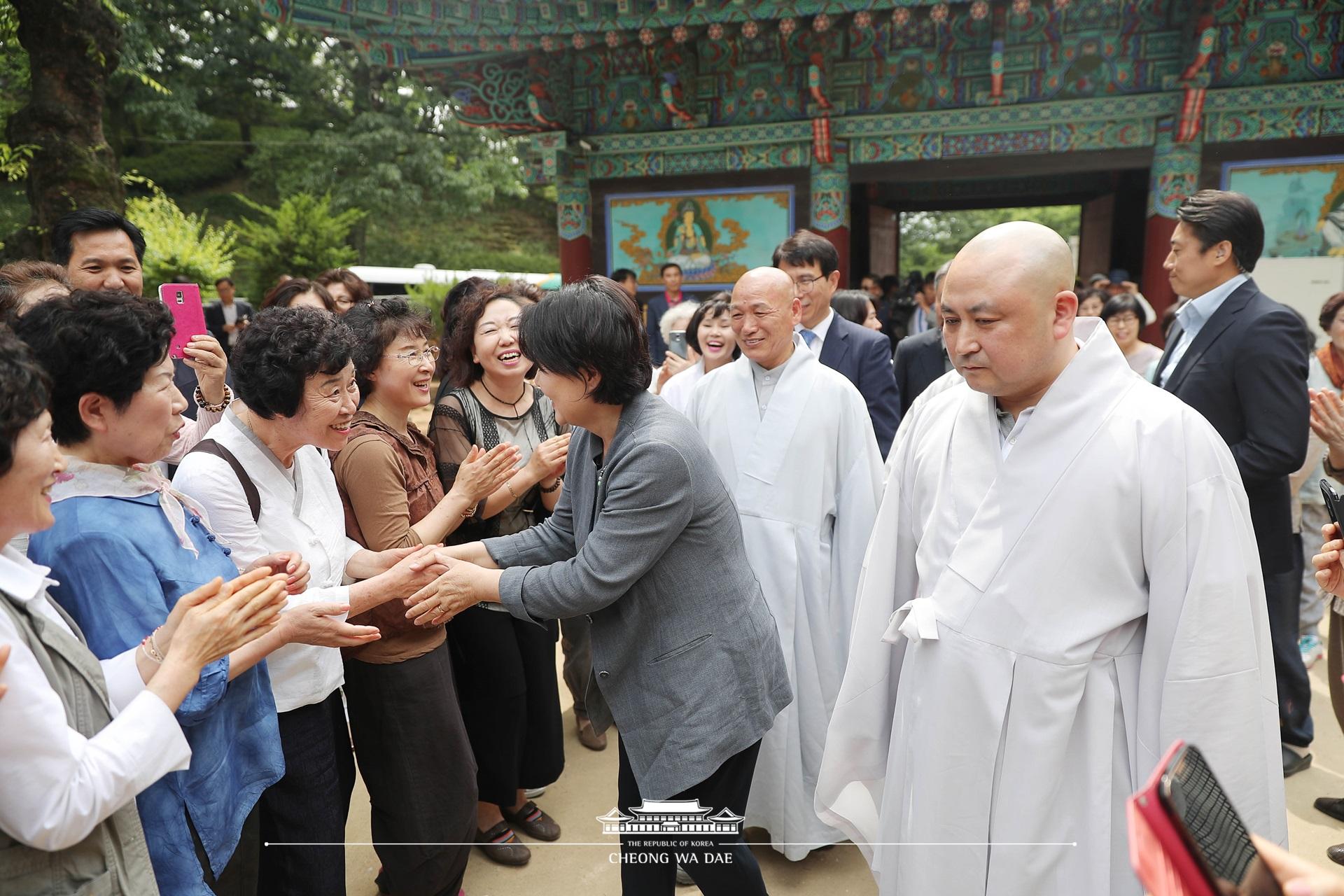 김정숙 여사_진주 호국사