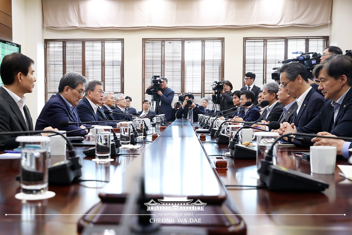 대통령 주재 수석보좌관회의