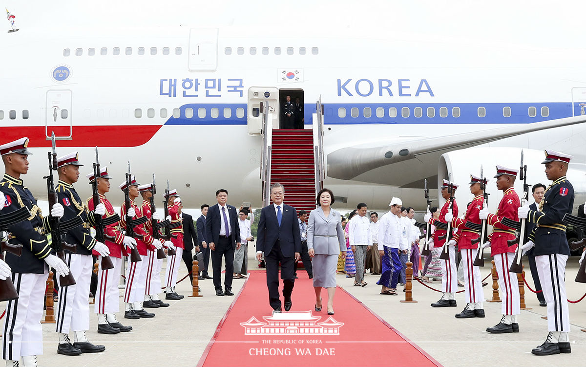 미얀마 네피도 공항 도착 행사