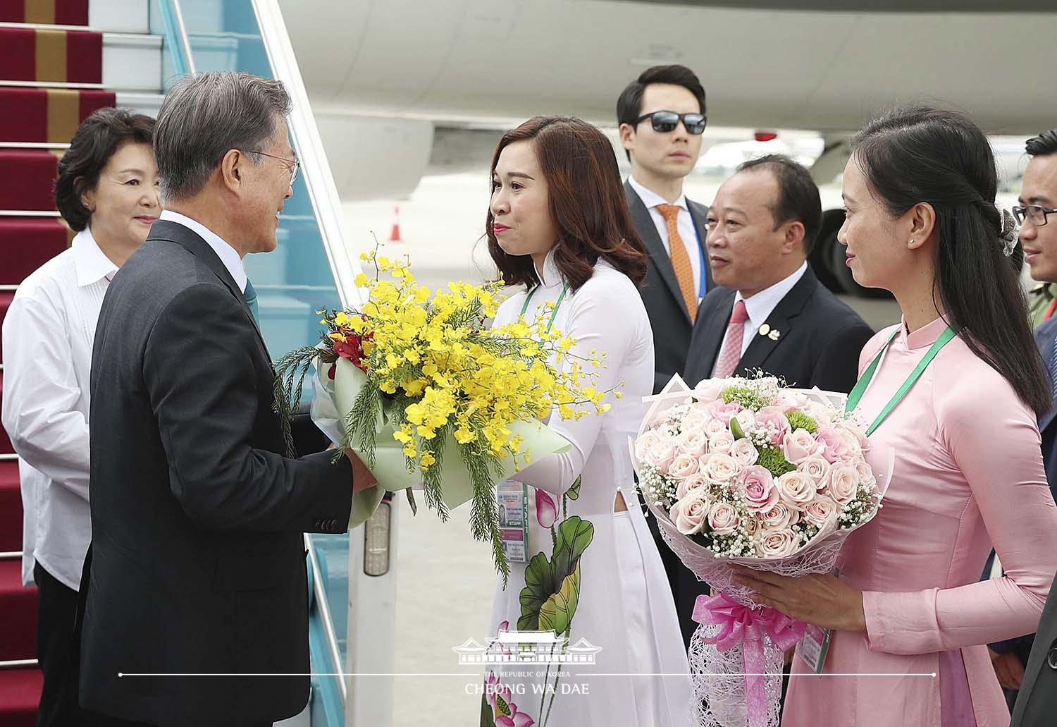 베트남 공항 도착 행사