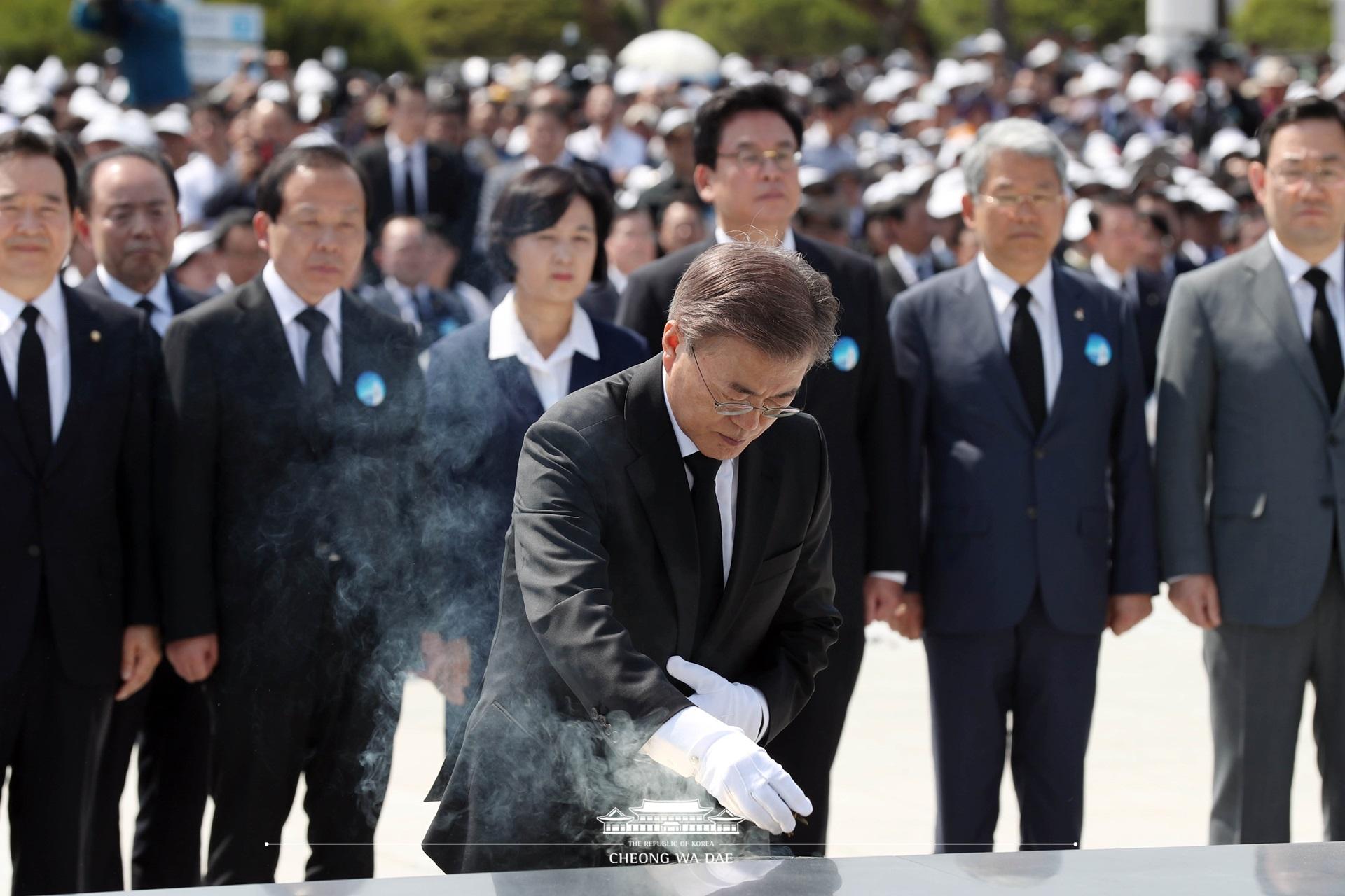 문재인 대통령_37주년5.18기념식_광주5.18 민주묘역